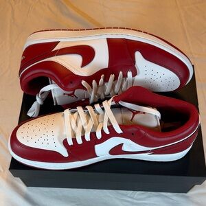 Jordan 1 Low - Summit White/Varsity Red sz 14